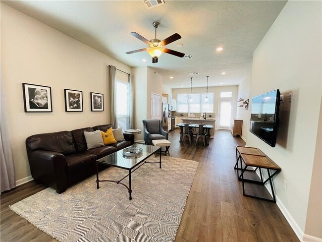 Building Photo - 2103 Dumfries Dr