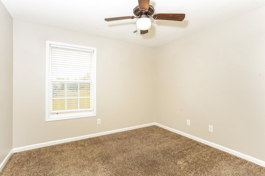 Building Photo - 5102 Redcoat Ln