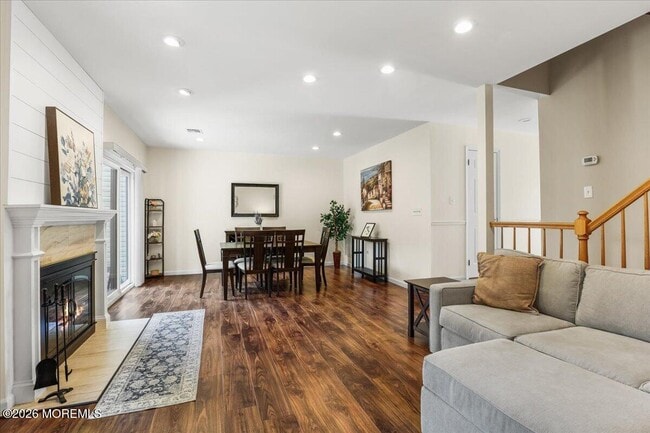 Building Photo - 185 Pear Dr