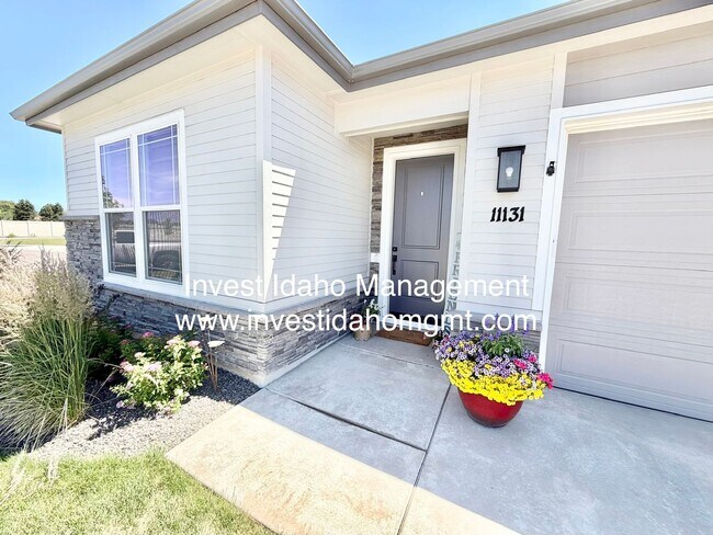 Building Photo - A Home You'll Fall in Love With