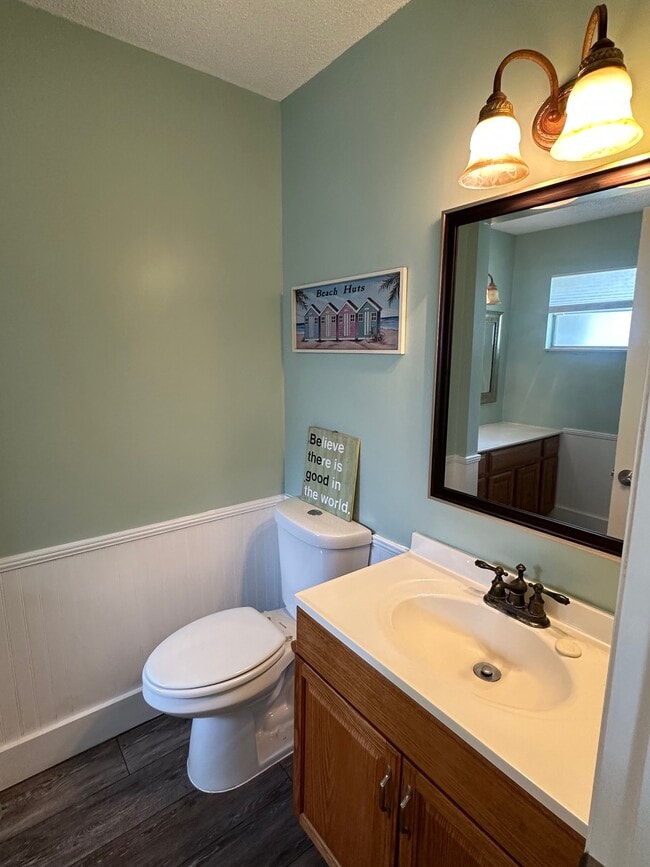 Building Photo - 647 Goodwin Ave