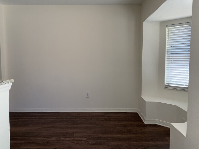 Building Photo - 5607 Tanagerlake Rd