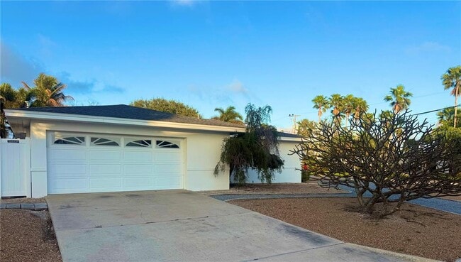 Building Photo - 2100 E Vina Del Mar Blvd