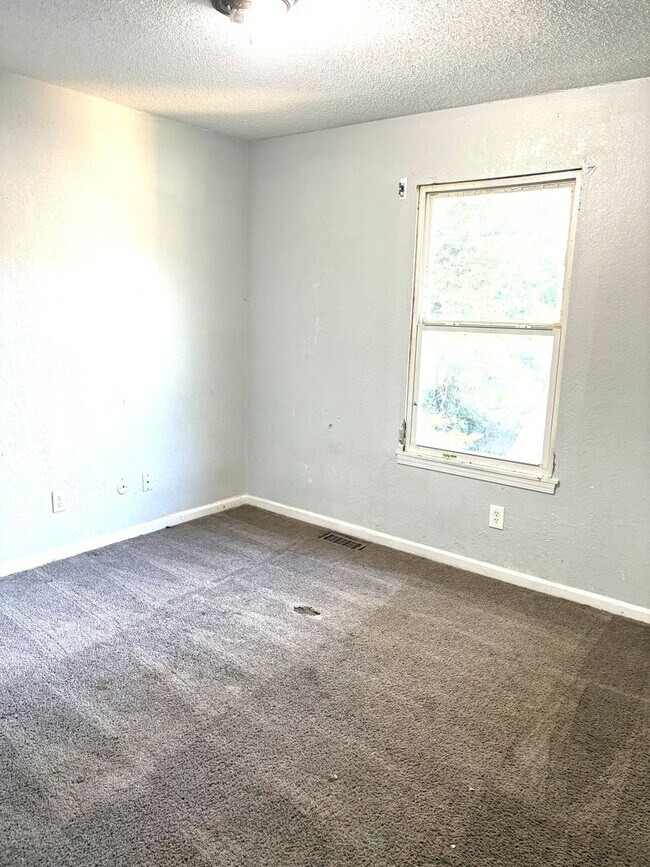 Building Photo - 1522-1522 E 50th St