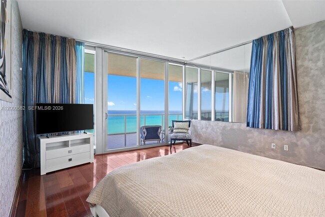 Building Photo - 17121 Collins Ave
