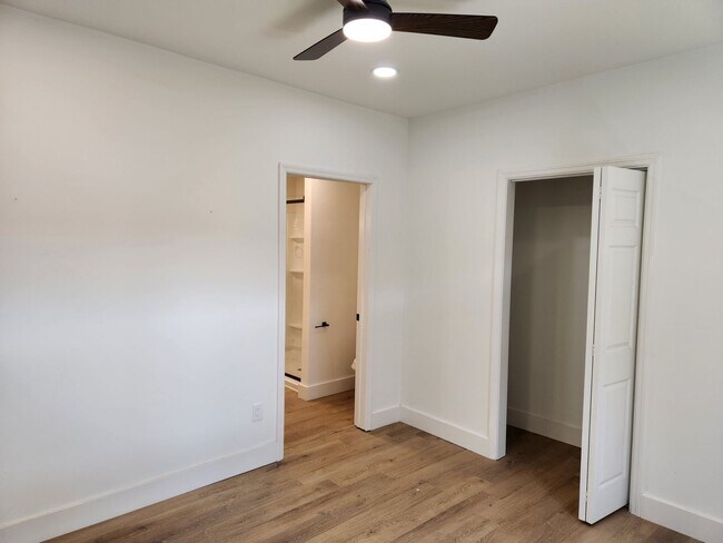 Building Photo - Spacious and Updated Home with Split Floor Plan