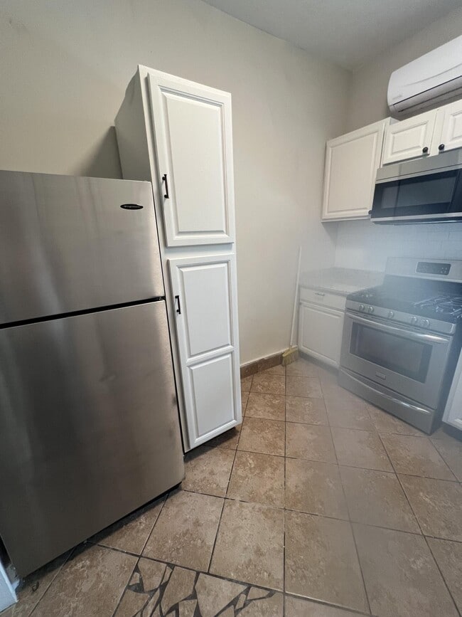 Building Photo - 214 W Buena Vista Ave