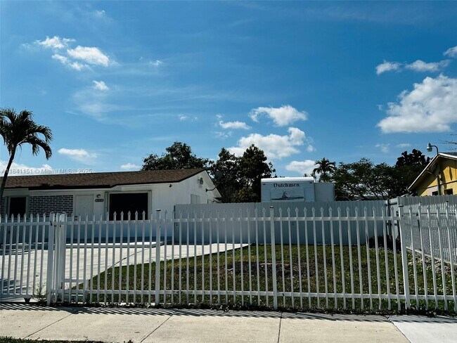 Building Photo - 30120 SW 152nd Ave