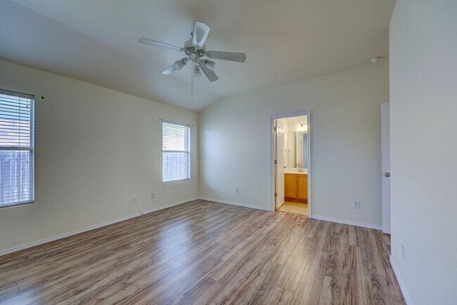Building Photo - 129 Dove Song Dr