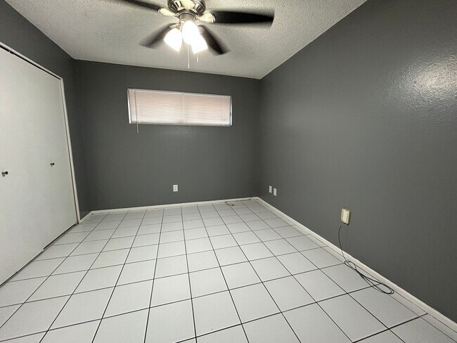 Building Photo - 1101 N April Cir