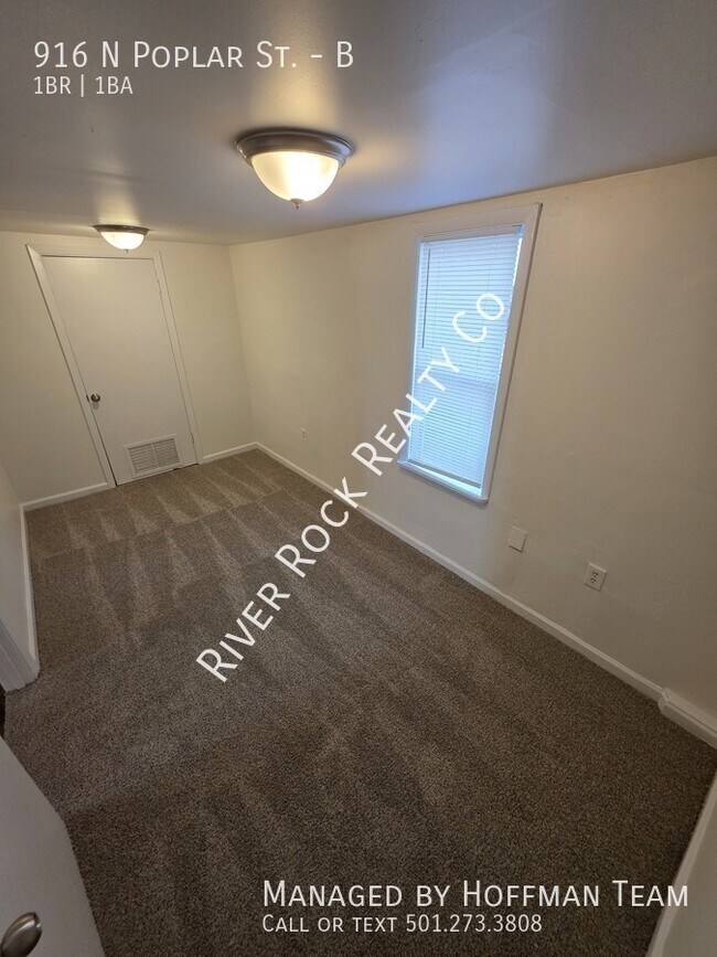 Building Photo - 916 N Poplar St