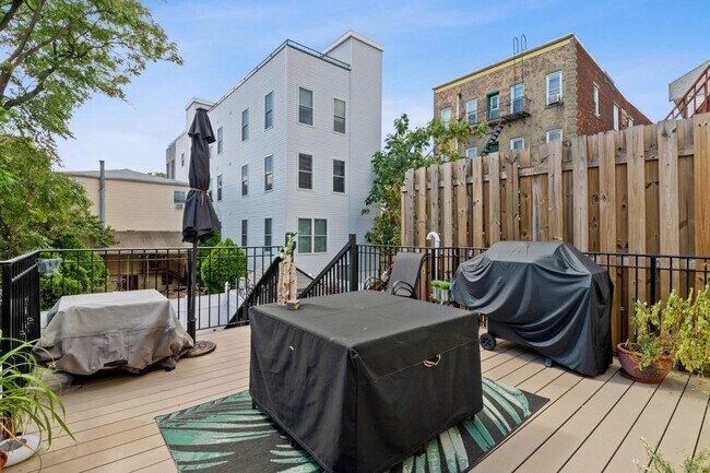Building Photo - 419 7th St
