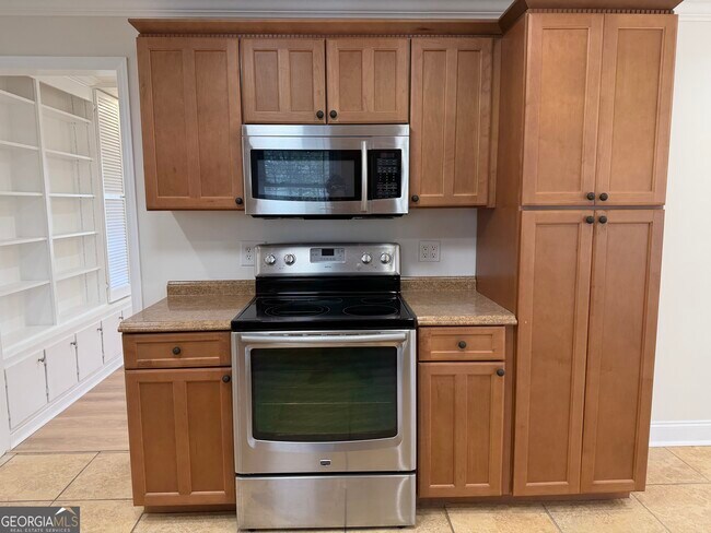 Building Photo - 305 Hillside Dr