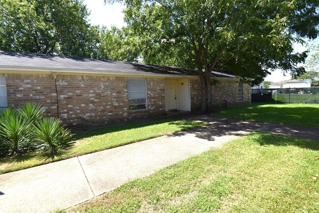 Primary Photo - 220 Westward Ave