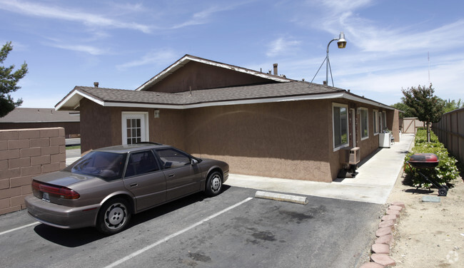 Building Photo - High Desert Apartments