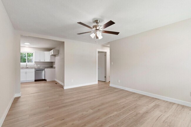 Building Photo - 2744 N Pierce Ave