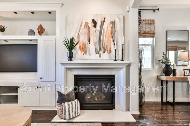 Building Photo - 28814 S Lake Dr