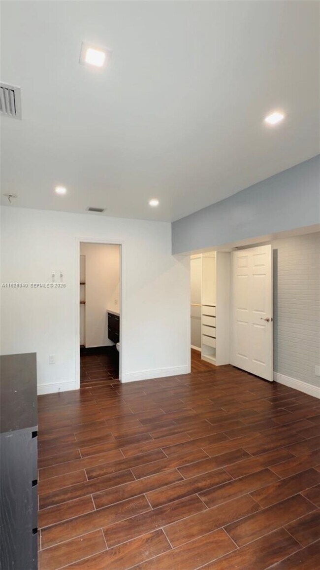 Building Photo - 10245 SW 125th Ave