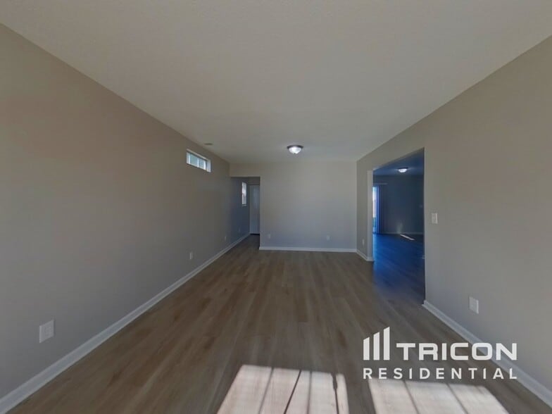 Building Photo - 411 Fox Trot Dr