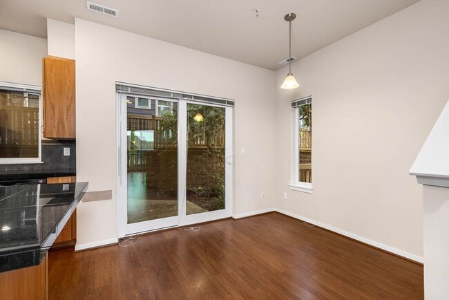 Building Photo - 93 Cougar Ridge Rd NW