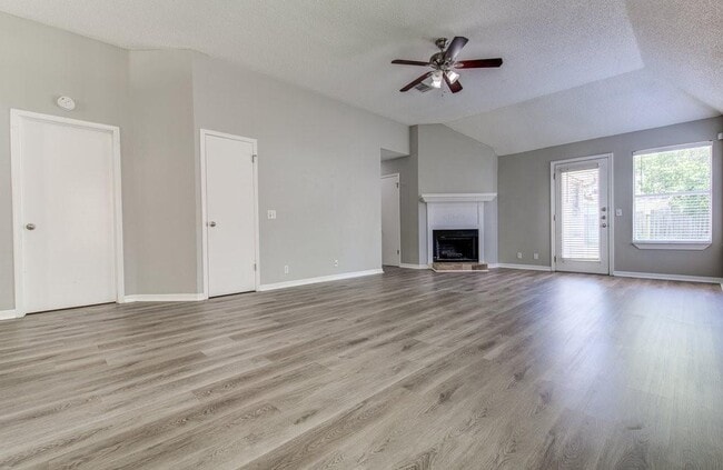 Building Photo - 16900 Simsbrook Dr
