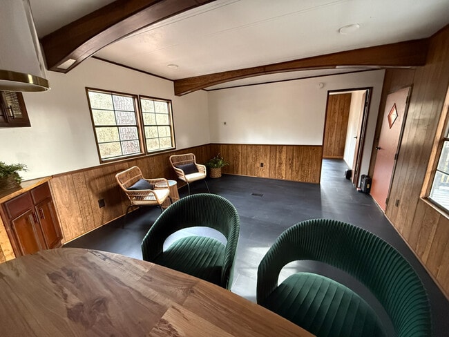 Building Photo - 1331 Oak Grove Rd