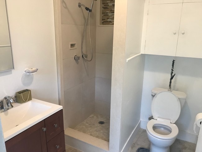 Building Photo - 1445 E Woodbury Rd