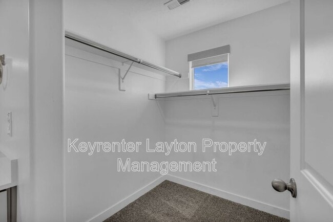 Building Photo - 2786 N Airmen Ave