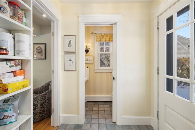 Building Photo - 68 Sachuest Way