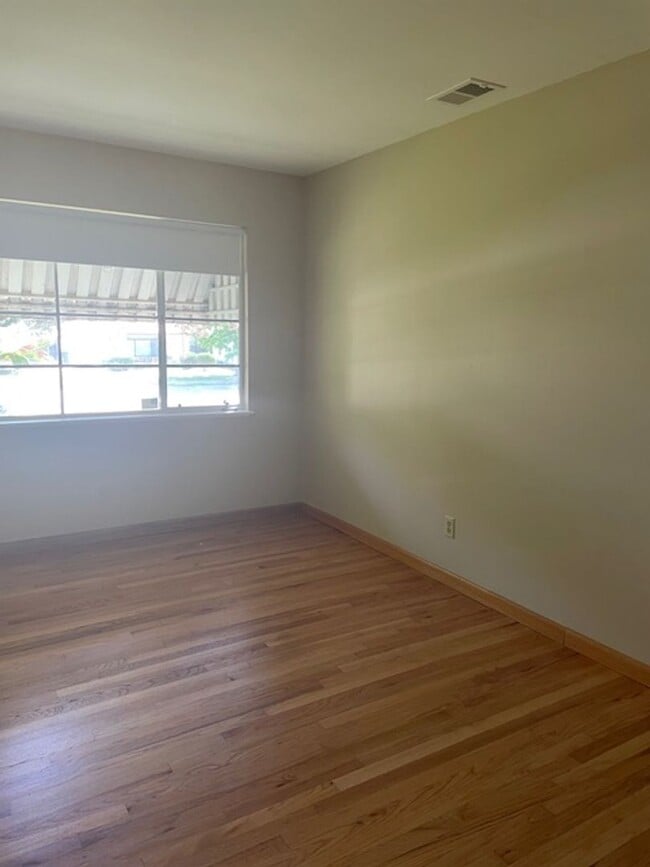 Building Photo - Charming 3 Bedroom Home on a Quiet Tree-Li...