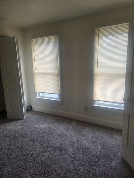 Building Photo - 708 Erie St