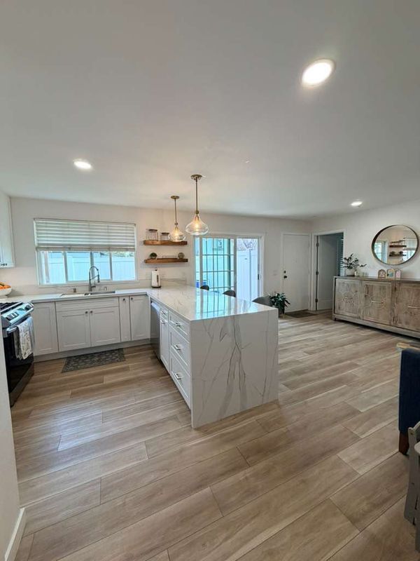 Building Photo - 2144 Bluehaven Ct