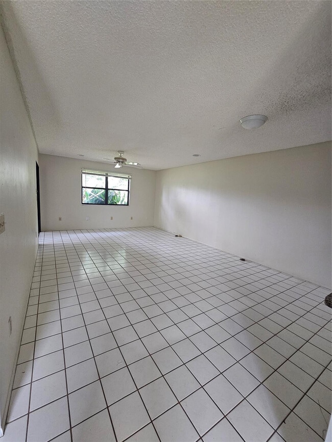 Building Photo - 263 Deerfield Ct