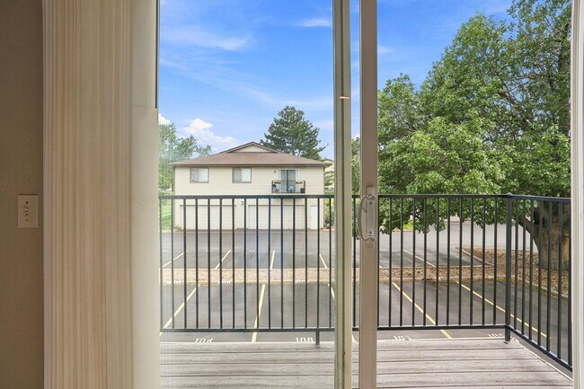 Building Photo - $1,845.95 with $300 Off the first month's rent, 2 Beds - 1 Bath, Single Family Home in Lakewood w...