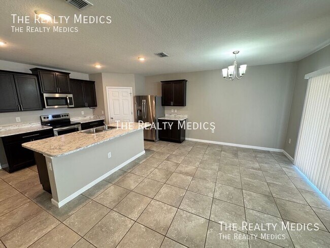 Building Photo - 1028 Salina St SE