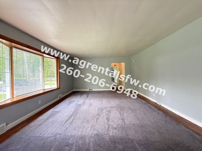 Building Photo - 3 Bedroom House