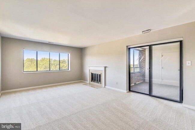 Building Photo - 11500 Fairway Dr