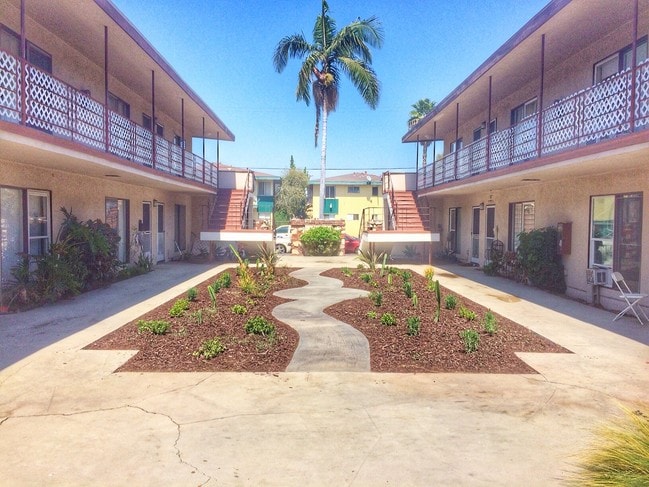 Building Photo - The Bahamas Apartments