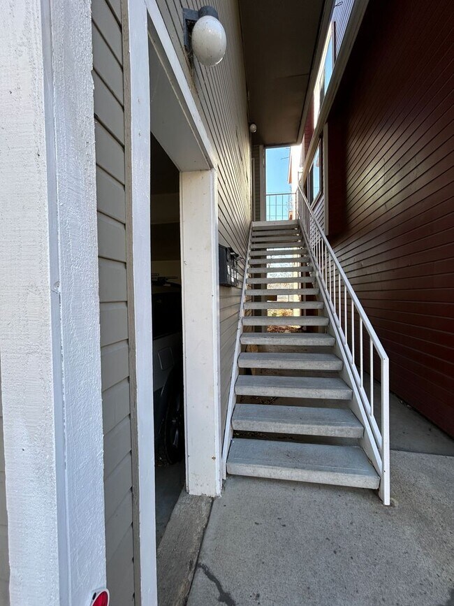 Building Photo - 2-Bedroom Condo in Northeast Boulder's Kin...