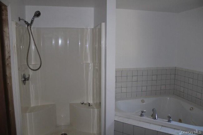 Building Photo - 405 Burnt Hill Rd