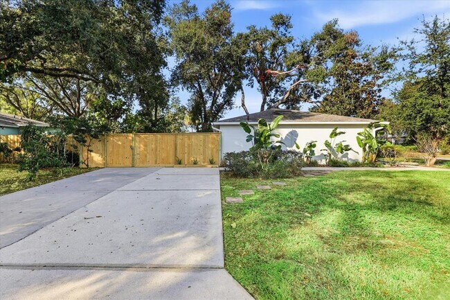 Building Photo - 2802 W North A St