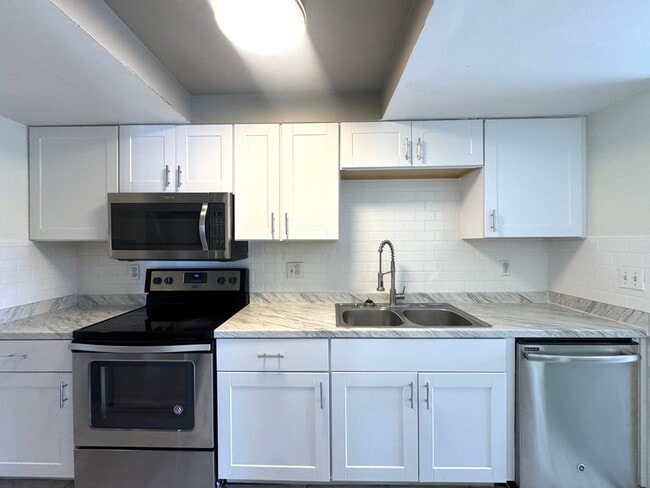 Building Photo - 5845 La Costa Dr