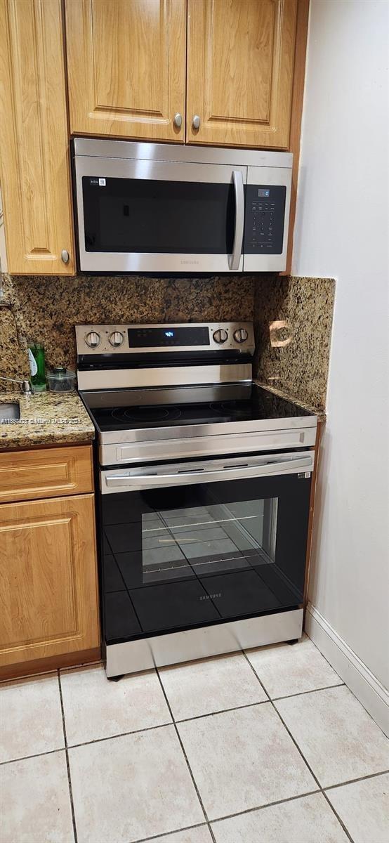 Building Photo - 7470 Miami Lakes Dr
