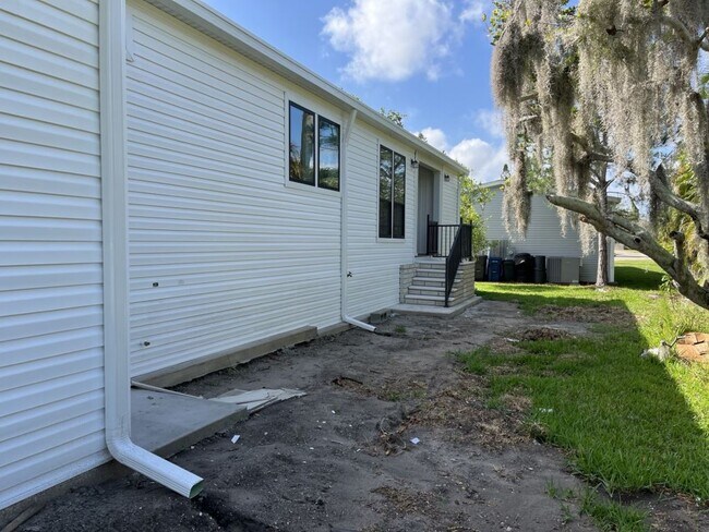 Building Photo - 201 Rotterdam Ave