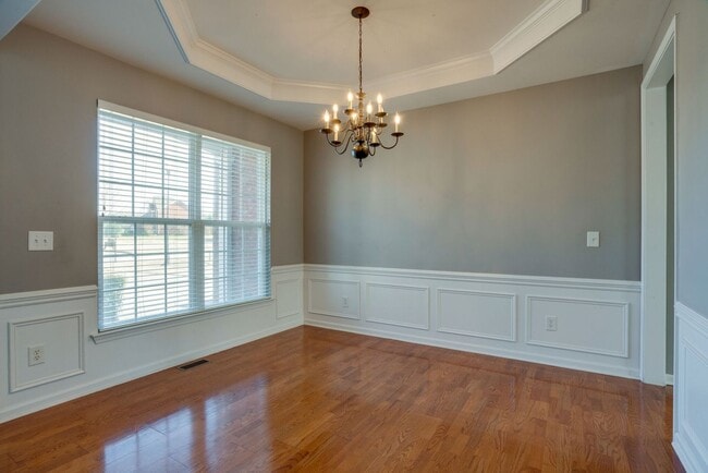 Building Photo - AVAILABLE NOW! 3- or 4-bed/3.5-bath in Bre...