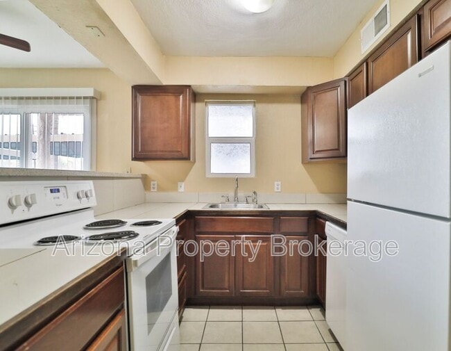 Building Photo - 601 W Rio Salado Pkwy