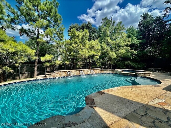 Building Photo - 1801 Oak Forest Dr