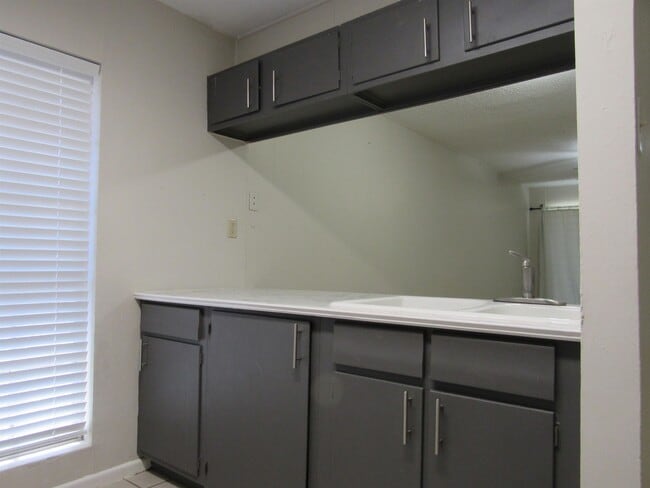 Building Photo - 2401 E Frost St