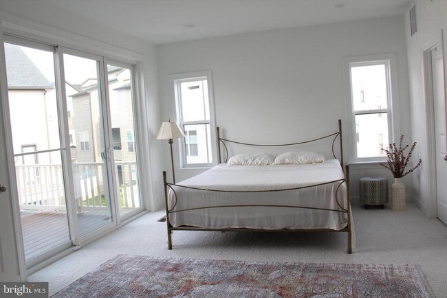 Building Photo - 4975 Longmire Wy