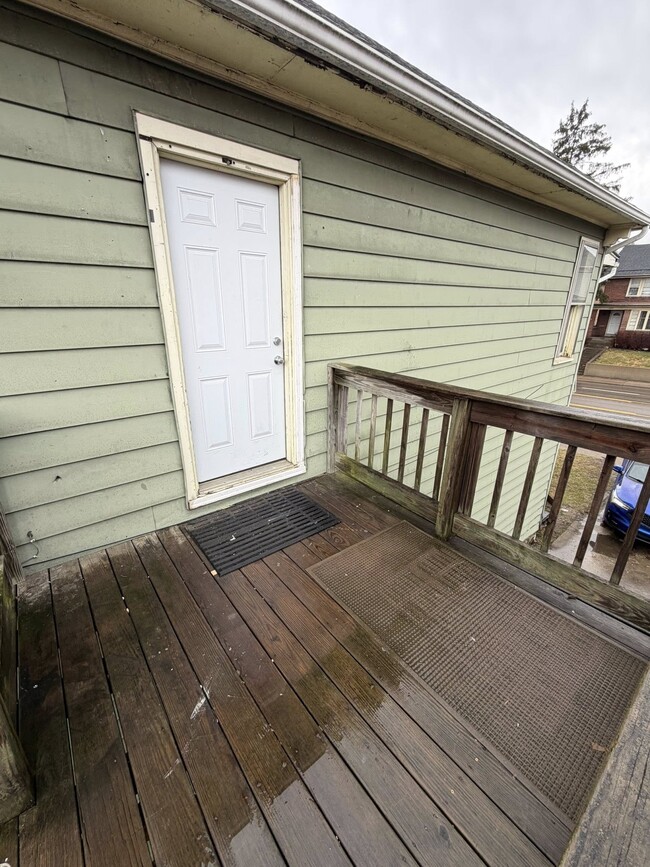 Building Photo - 1634 Maple Ave